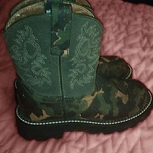 Ariat fat baby camo riding boots size y